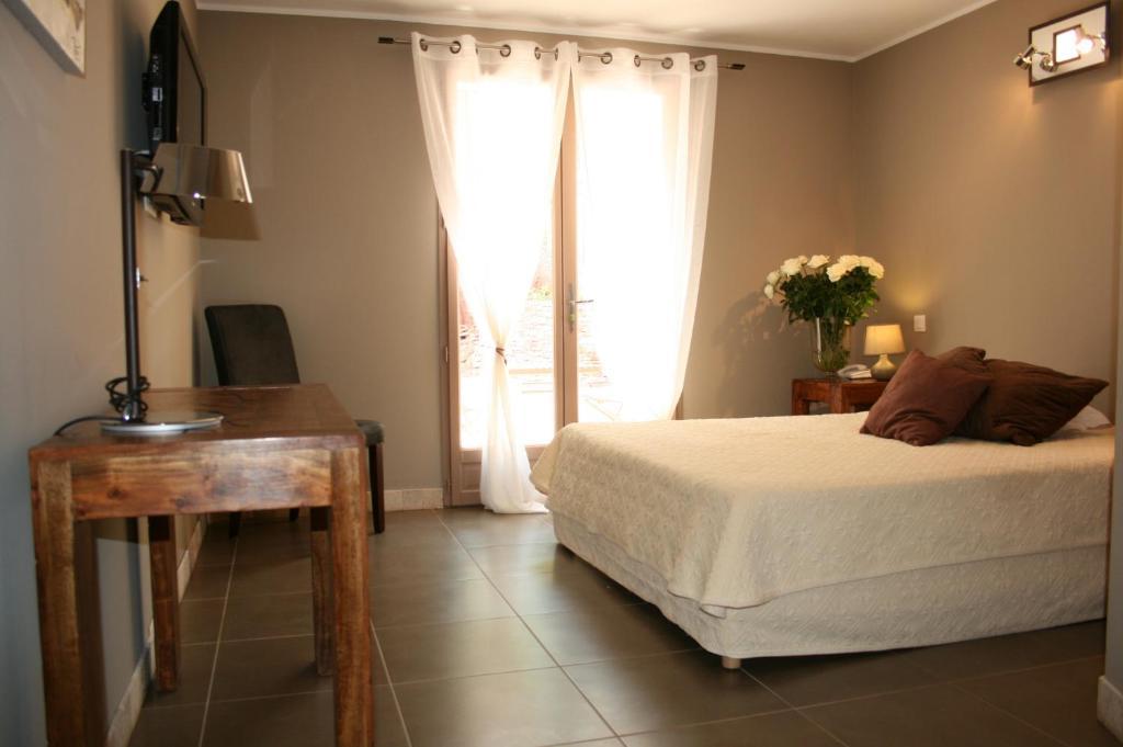 L'Hotellerie Kouros Cuers Zewnętrze zdjęcie